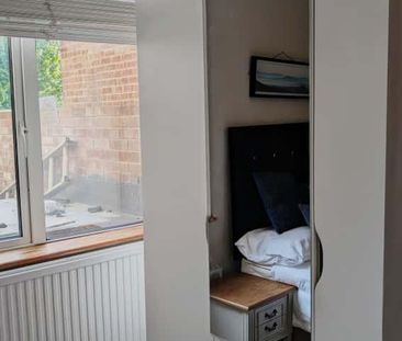 1 bedroom in a house share to rent - Photo 4