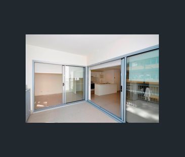 Large 1 Bedroom + Study | Huge Modern Kitchen | Available 30th Nove... - Photo 2