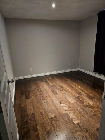 5-bedroom, 3-bathroom home - Photo 4