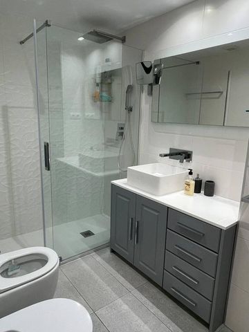 2 bedroom luxury Flat for rent in Nueva Andalucia, Andalusia - Photo 4