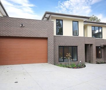 Modern & Stylish 3-Bedroom Townhouse in Prime Location - Photo 2