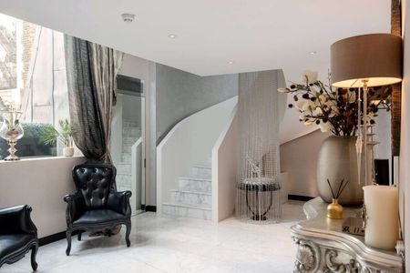 Penthouse of the Walpole Mayfair offering breath taking views over the city - Photo 5