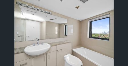 Luxury Harbour-View Living in the Heart of Bondi Junction - Photo 4