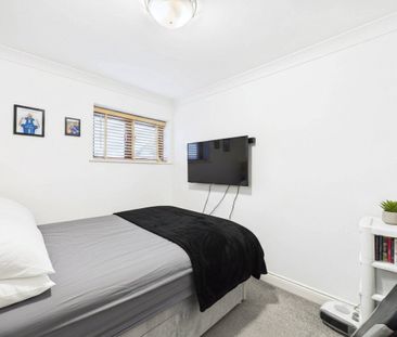 Queens Road, Farnborough Queens Road, Farnborough - Photo 1