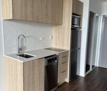 Modern Studio Apartment in Ellerslie - Photo 2