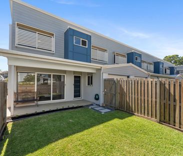 Well maintained towhnhouse in sought after complex! - Photo 5
