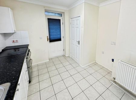 3 bedroom end of terrace house to rent - Photo 4