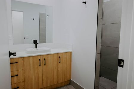 A selection of brand new 3 bed units for lease - 6 month lease term only *Initial access for inspection via Morgan Way - Photo 4