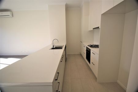 MODERN 3 BEDROOM TOWNHOUSE WITH DOUBLE GARAGE - Photo 2