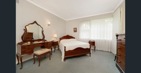 Pristine 4 bedroom brick home - Photo 2