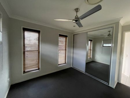 FOUR BEDROOM EXECUTIVE STYLE HOME - Photo 4