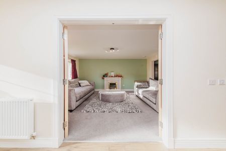 4 bedroom detached house to rent - Photo 4