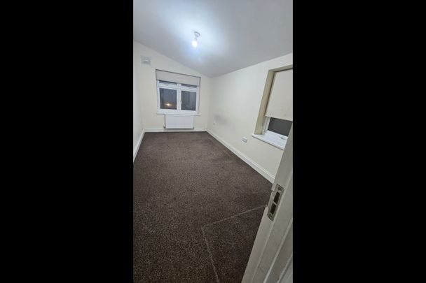 2 Bed Flat, Barrington Road, E12 - Photo 1