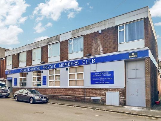 1 bedroom in a house share to rent - Photo 1