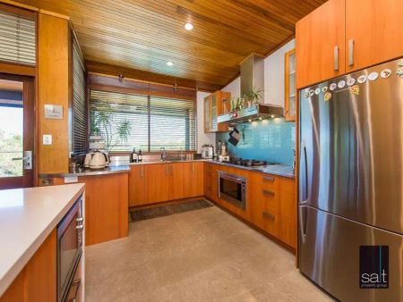 “Exclusive Bicton Home!” - Photo 2