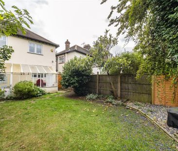 3 bedroom semi-detached house to rent - Photo 3