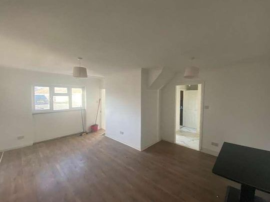 Winvale, Slough, Slough, SL1 - Photo 1