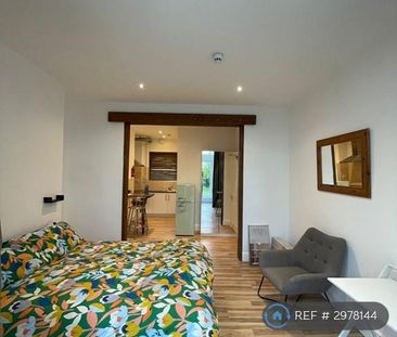 Studio to rent - Photo 4