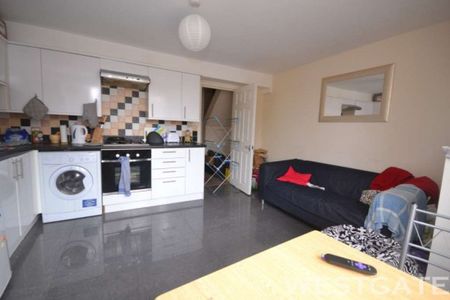 3 Bed - Wokingham Road, Reading - Photo 3