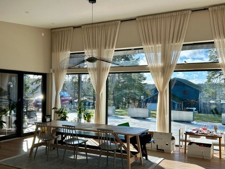 Modernt familjehem med trädgård på Ekerö - Foto 4