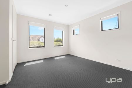 MODERN LIVING IN THE GROVE ESTATE - Photo 5