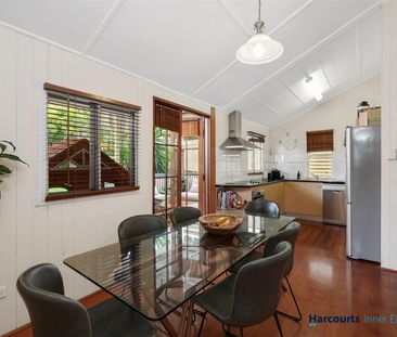 Lovely 3 Bedroom, 2 Bathroom Character Home - Photo 3