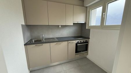 For rent 3.5 room apartment renovated - Photo 3