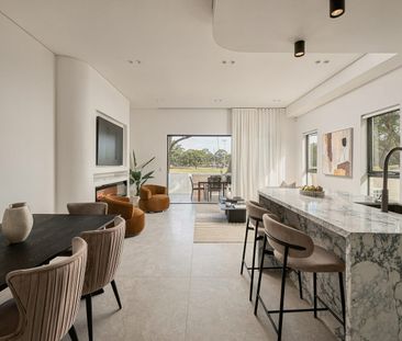 Ideally located family home with a versatile floor plan - Photo 3