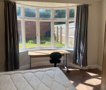 5 bedroom semi-detached house to rent - Photo 4