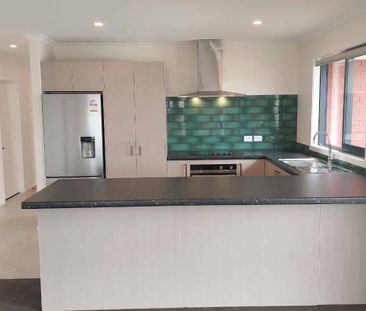 Beautiful Family Home in West Faringdon - Photo 3