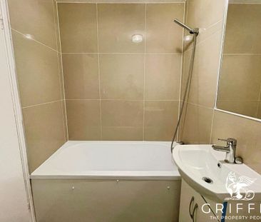 Blackmore Close, Grays, RM17 - Photo 5