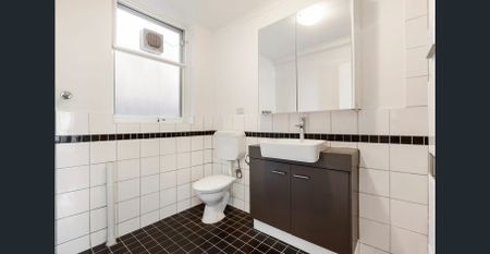 Modern 2 Bedroom Garden Apartment - Photo 4