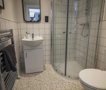 4 bedroom flat to rent - Photo 5