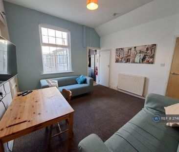 1 bedroom in a house share to rent - Photo 1