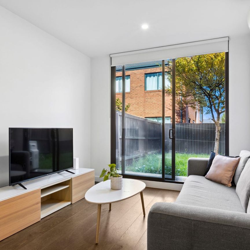 Female Only Furnished Modern Townhouse near Monash University with BILLS - SHORT TERM LEASE ACCEPTED - Photo 1