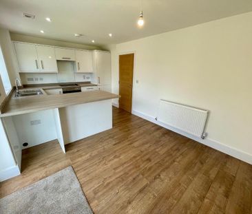 3 bedroom semi-detached house to rent - Photo 1