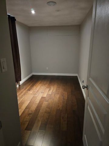 5-bedroom, 3-bathroom home - Photo 2