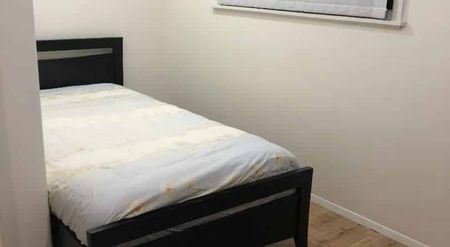 PAPAKURA, 4 BEDROOMS - Photo 4