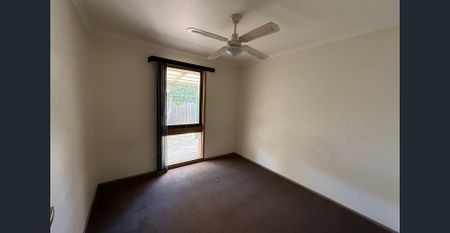 WELL PRESENTED FAMILY HOME! - Photo 4