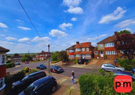 3 bedroom semi-detached house to rent - Photo 2