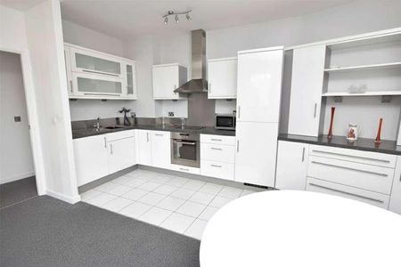 Lexicon Apartments, Mercury Gardens, Romford, RM1 - Photo 3