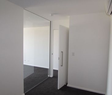 Modern and Secure Apartment! - Photo 6