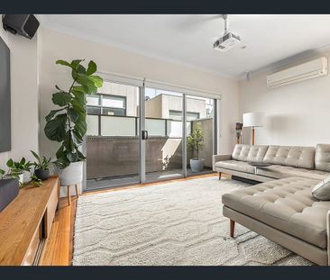 Stylish, Secluded and Perfectly Placed - Photo 3