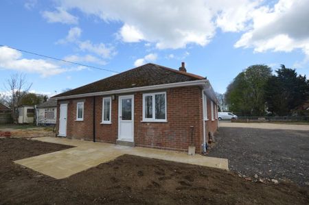 3 bedroom detached bungalow to rent - Photo 4