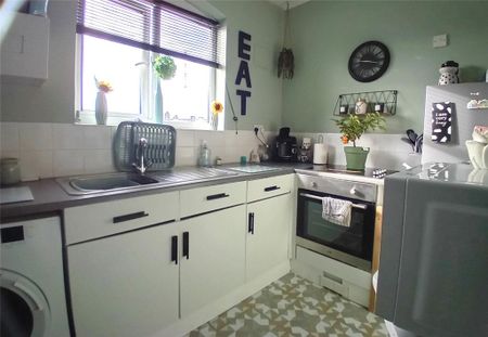 2 bedroom flat to rent - Photo 5