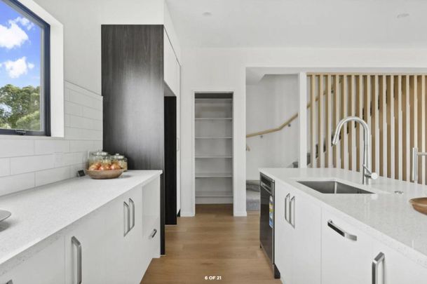 Brand New 4 bedroom luxury home - Photo 1