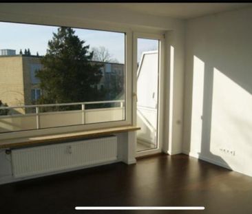 Zentrale 2-Zimmer-Wohnung mit Balkon und Einbauküche in Rellingen - Photo 1