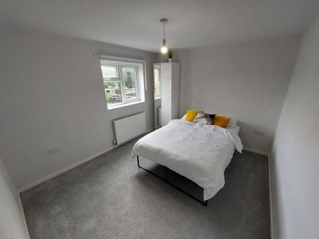 3 bedroom detached house to rent - Photo 5