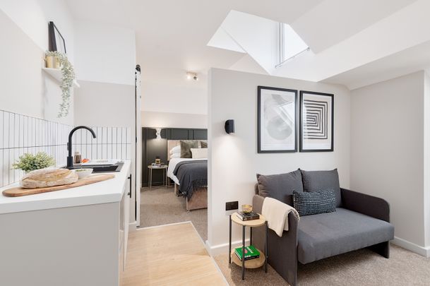 Room in a Shared House, Knowsley Street, BL9 - Photo 1