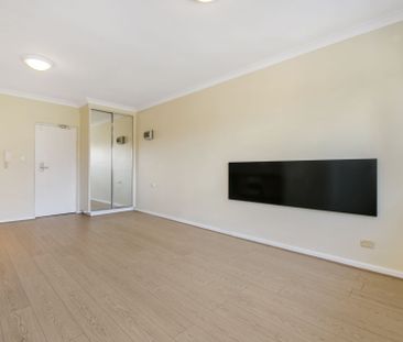 Unit 13/9 Murphy Street, North Melbourne. - Photo 1